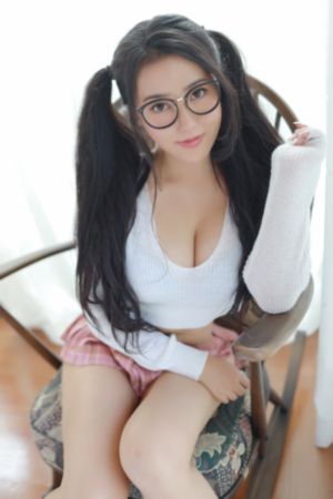 欧美金发美女穿旗袍_HD手机在线观看
